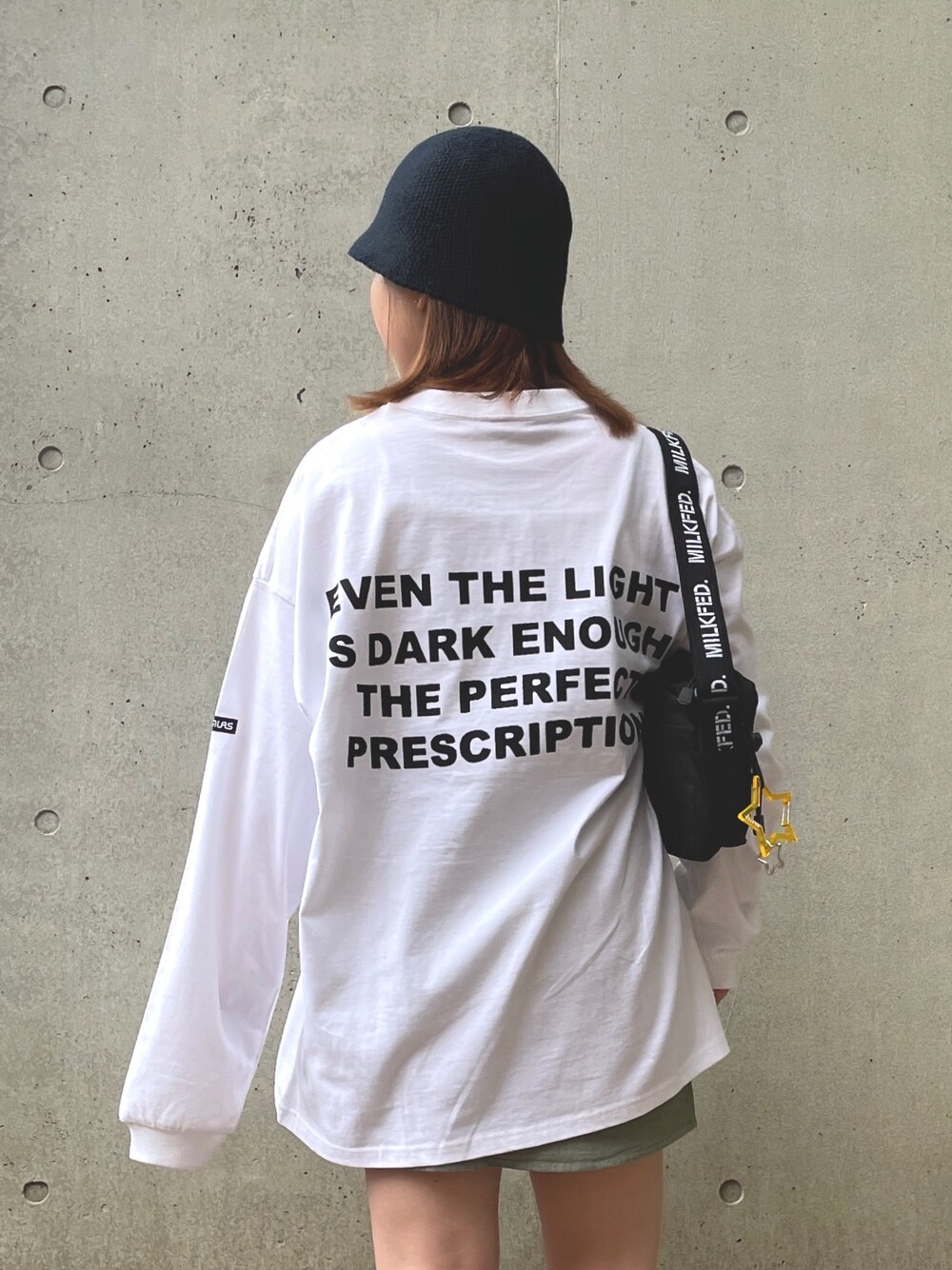 「シンプルスタイル、カジュアルコーデ、SILAS&MARIA、SILAS」｜「SILASのL/S TEE SILAS AND MARIA（Tシャツ/カットソー、ホワイト系）」を使った、江藤 優花さん（レディース・157cm）の春コーディネートの1枚目の写真