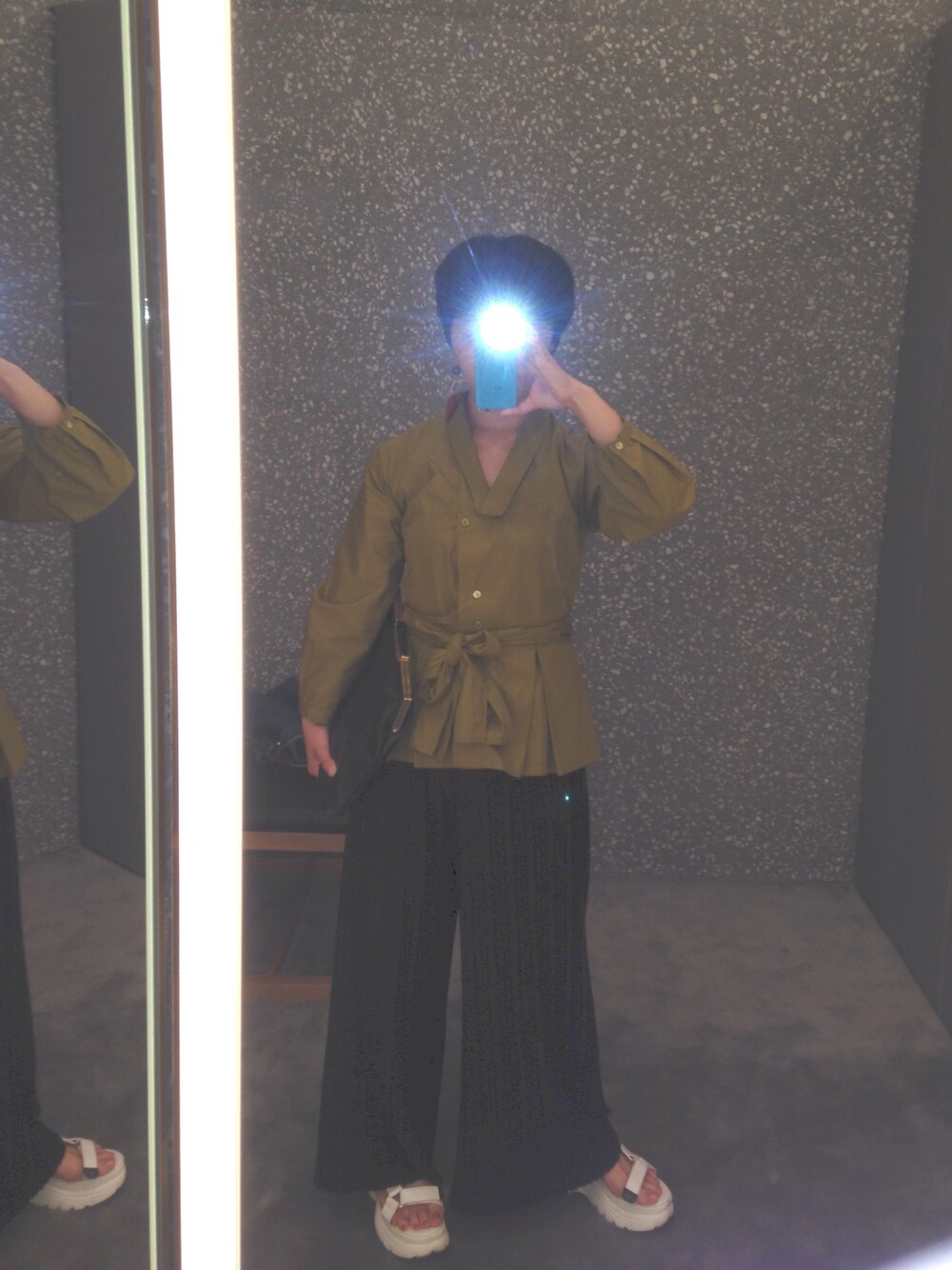 「GINZASIX、KENZO、ワイドパンツ、Vivienne Westwood」｜「KENZOのアイテム（シャツ/ブラウス、グリーン系）」を使った、megumiさん（レディース・153cm）の春コーディネートの1枚目の写真