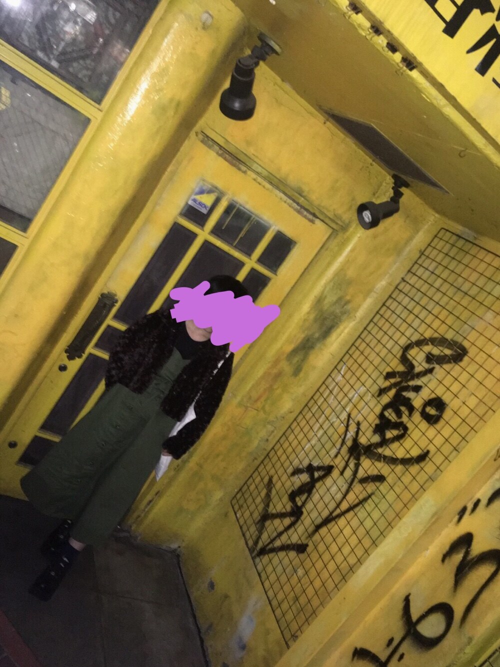 「渋谷、ワンピース、ファーコート、Vivienne Westwood」｜「USEDのアイテム（その他アウター、ブラウン系）」を使った、megumiさん（レディース・153cm）の秋コーディネートの1枚目の写真