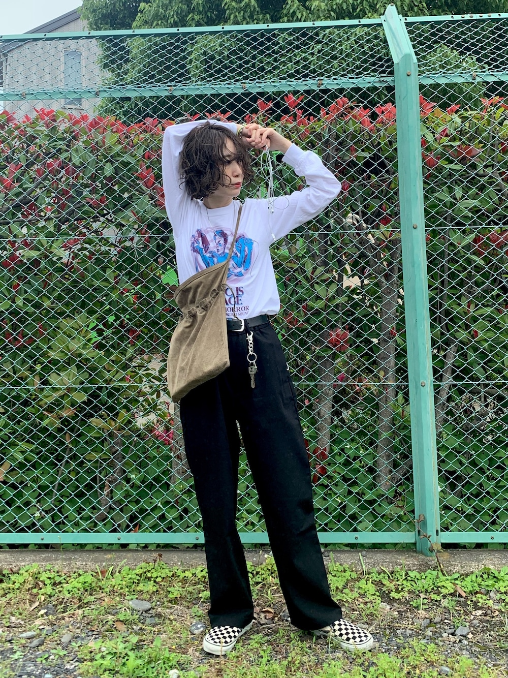 「オトナカジュアル、シンプル、ゆるコーデ、休日スタイル、アーバンリサーチドアーズ、URBAN RESEARCH DOORS、DOORS、スティルバイハンド、STILL BY HAND、VANS」｜「Hender SchemeのHender Scheme　red cross bag small（ショルダーバッグ、ベージュ系）」を使った、hirayamaさん（レディース・155cm）の春コーディネートの1枚目の写真