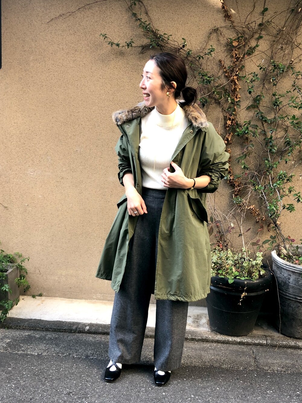 「タートルネック、タートルネックニット、ミリタリー、ミリタリーコート、ソックス×パンプス、オトナカジュアル、大人カジュアル、大人コーデ、冬コーデ、NOMBRE IMPAIR」｜「NOMBRE IMPAIRの4者混ハイゲージ タートルネックニット（ニット/セーター、ホワイト系）」を使った、iitsuka.さん（レディース・158cm）の冬コーディネートの1枚目の写真