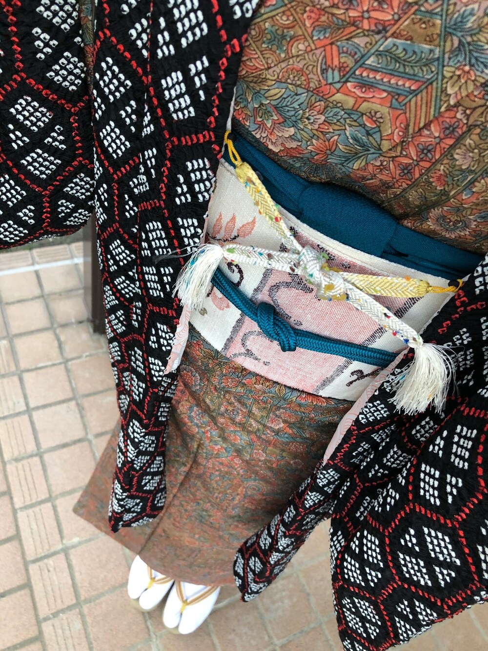 「着物、更紗柄、サングラス」｜「藤岡組紐店のアイテム（和装小物、イエロー系）」を使った、なおみさん（レディース・160cm）の春コーディネートの1枚目の写真