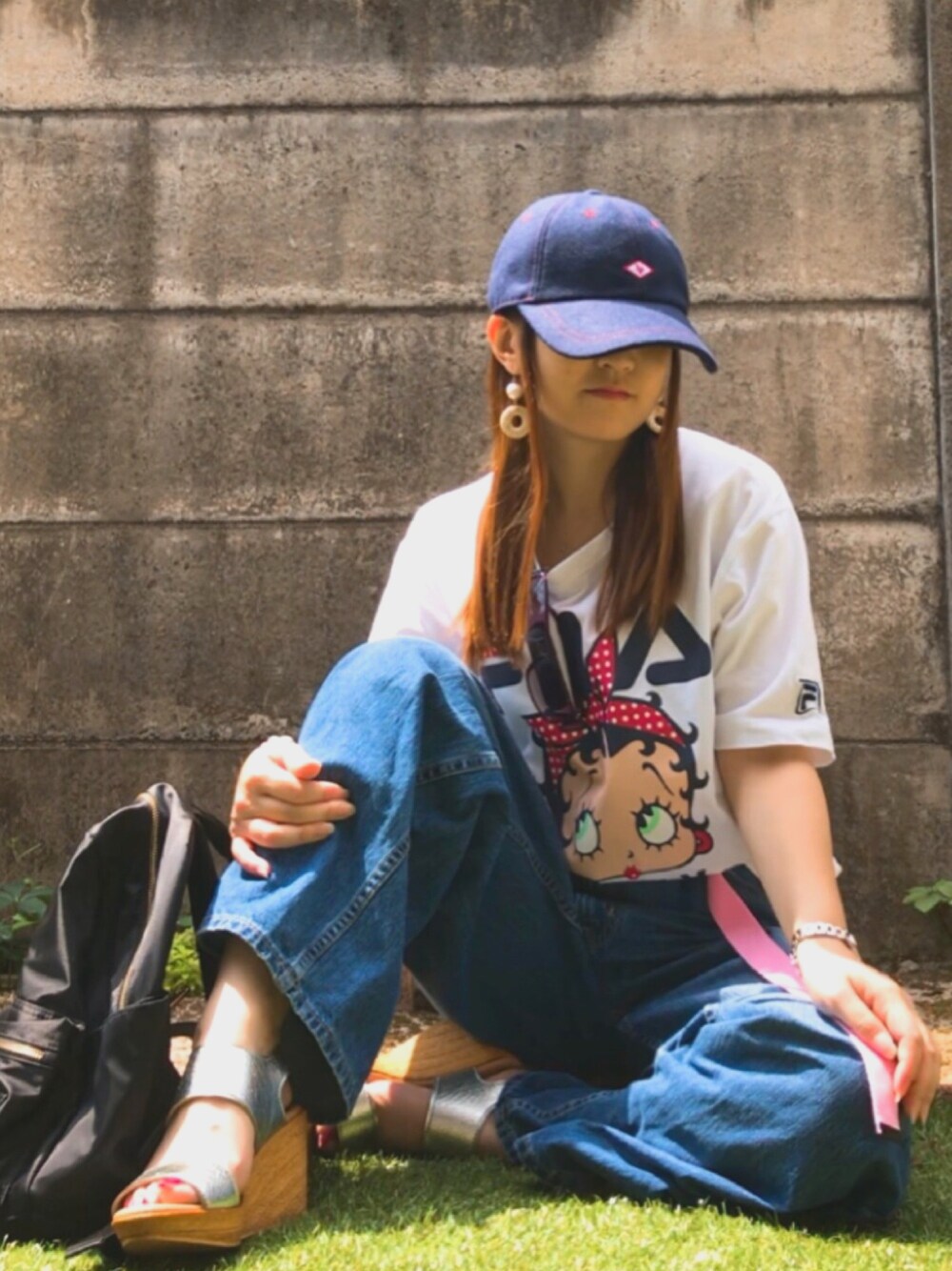 「夏セールで買いました、しましまフェス告知、低身長、チビーズ✳︎、カジュアル、ワイドパンツ、厚底サンダル、キャップ女子、ロゴT、ガチャベルト」｜「FILAの【FILA】ベティープリントTシャツ（Tシャツ/カットソー、ホワイト系）」を使った、すぅさん（レディース・148cm）の夏コーディネートの1枚目の写真