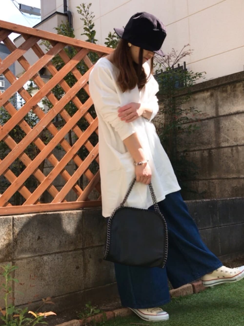 「低身長、チビーズ✳︎、春コーデ、ハット、ゆるコーデ、ワイドパンツ、ワンピース、カジュアル、プチプラ、カジュアルコーデ」｜「Championの【別注】＜Champion（チャンピオン）＞ベルベットハット о（ハット、ブラック系）」を使った、すぅさん（レディース・148cm）の春コーディネートの1枚目の写真