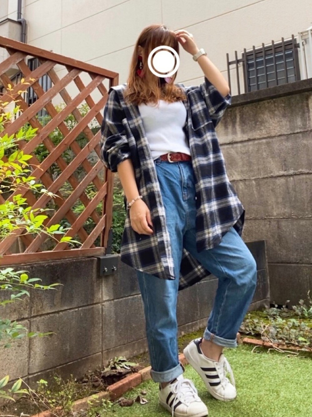「低身長、チビーズ✳︎、カジュアル、カジュアルコーデ、チェックシャツ、adidas、オトナカジュアル、プチプラコーデ、ラフコーデ、ママコーデ」｜「GUのアイテム（タンクトップ、ホワイト系）」を使った、すぅさん（レディース・148cm）の秋コーディネートの1枚目の写真