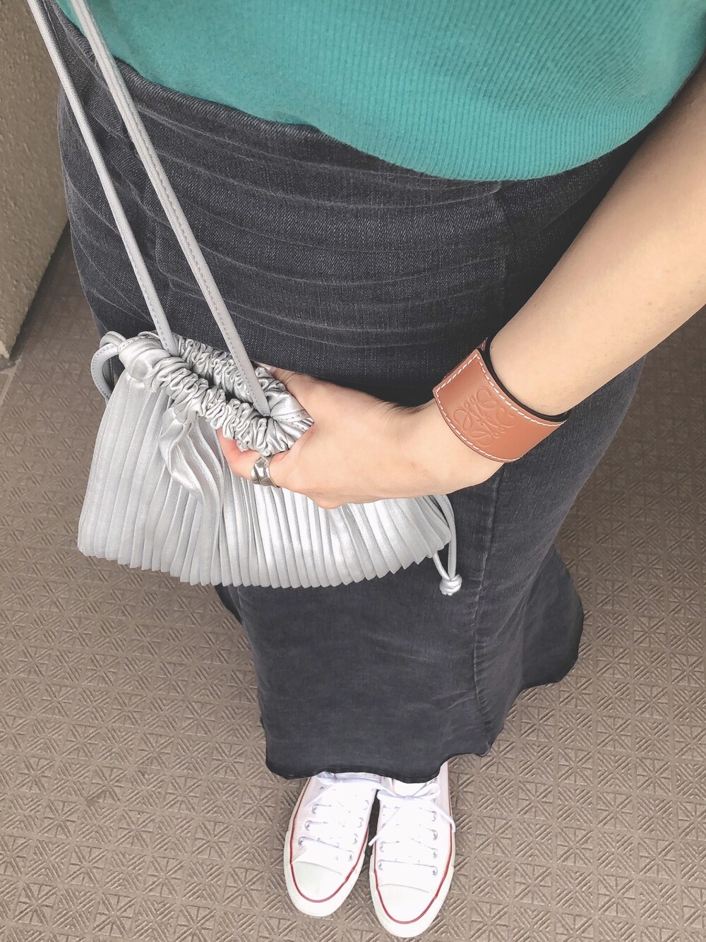 「LOWRYS FARMのアイテム（ショルダーバッグ、シルバー系）」を使った、mihoさん（レディース・160cm）の夏コーディネートの1枚目の写真