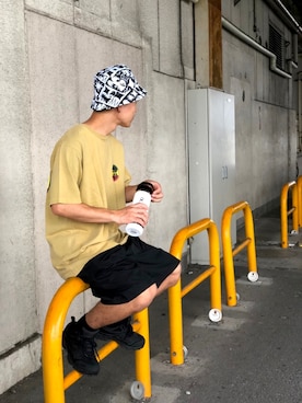 「WILD THINGS（ワイルドシングス）のWILD THINGS × Kentaro Okawara × BEAVER ワイルドシングス × 大河原 健太郎 × ビーバー　BUCKET HAT バケットハット（ハット）」を使った、ウルフサイキさん（メンズ・167cm）の夏コーディネート