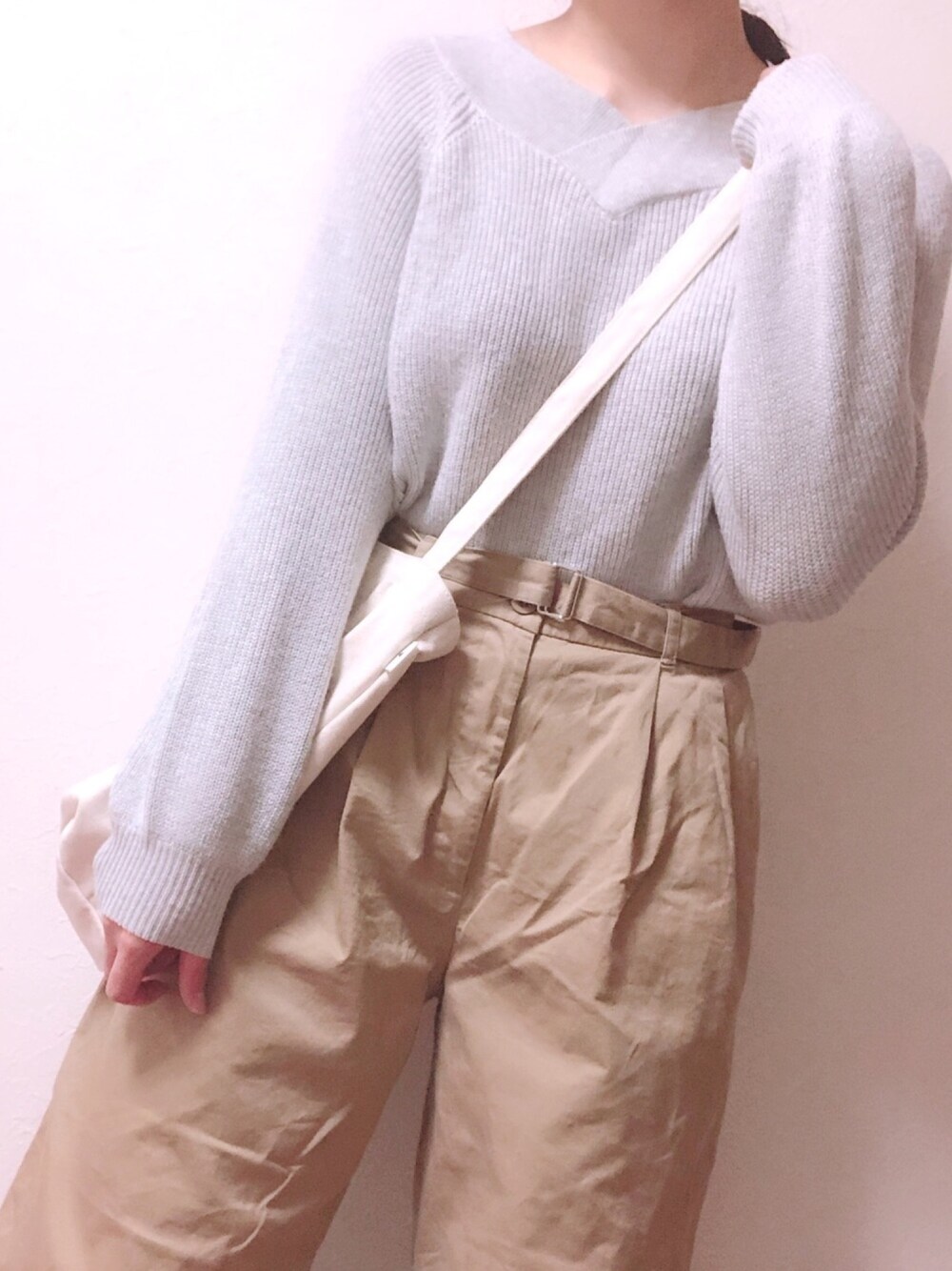 「秋のコーデ、秋色、大人カジュアル、プチプラコーデ、おしゃれさんと繋がりたい、キャスケット、ベージュ、ニット」｜「GUのアイテム（パンツ、ベージュ系）」を使った、ひなのさん（レディース・165cm）の秋コーディネートの1枚目の写真