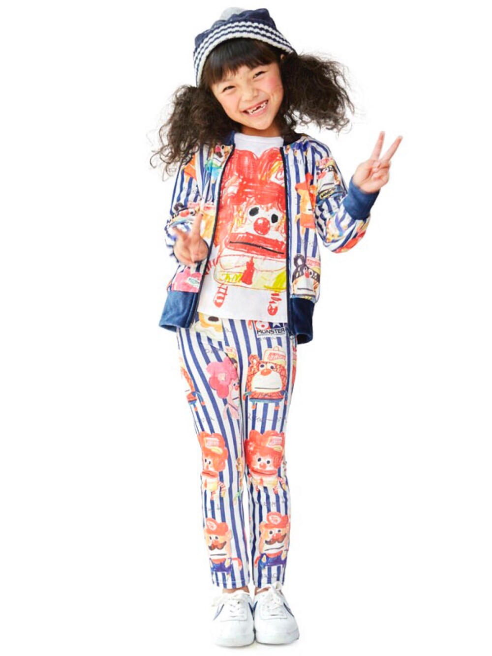 「子供服、キッズコーデ、新作、子供コーデ、ロングTシャツ、JAM 、秋冬、ジャム、キッズファッション、stories」｜「JAMのスニーカーニットｃａｐ（ニットキャップ/ビーニー、ブルー系）」を使った、storiesさん（キッズ・110cm）の夏コーディネートの1枚目の写真