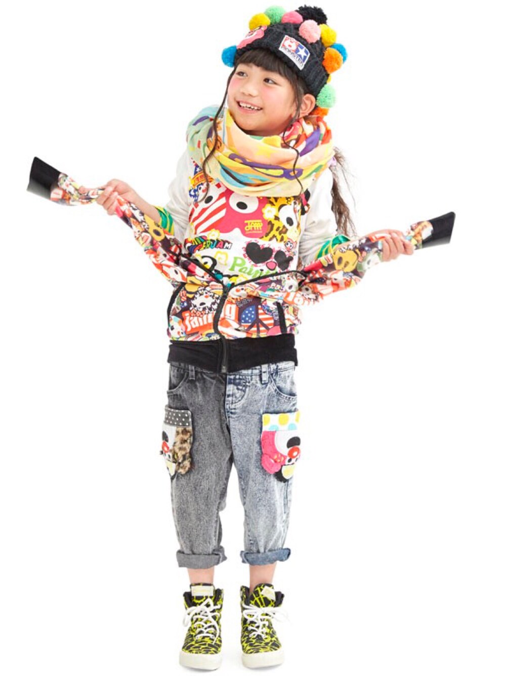 「夏休み、子供服、女の子コーデ、男の子コーデ、JAM 、秋冬、ジャム、キッズファッション、グラスラ、ストーリーズ」｜「JAMのＪＡＭのスカーフ（ストール/ショール、ホワイト系）」を使った、storiesさん（キッズ・110cm）の夏コーディネートの1枚目の写真
