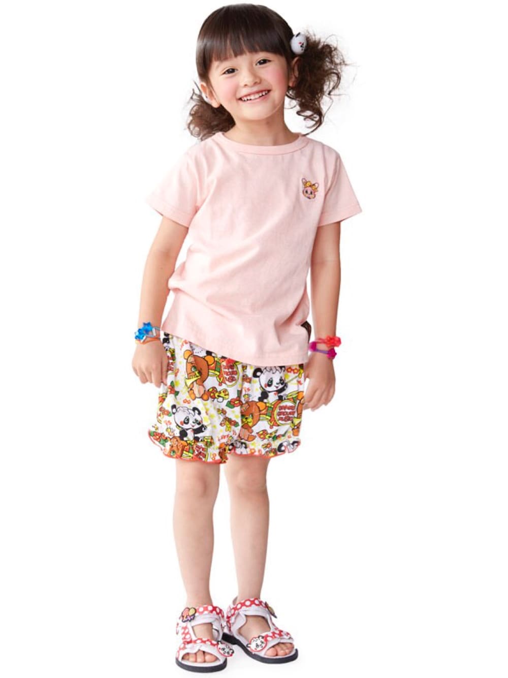 「シンプル、kids、プチプラ、プチプラコーデ、カジュアルコーデ、グラグラ、無地T、女の子コーデ、グラスラ、ストーリーズ」｜「STORIESのワンポイントＴシャツ（Tシャツ/カットソー、ピンク系）」を使った、storiesさん（キッズ・110cm）の夏コーディネートの1枚目の写真