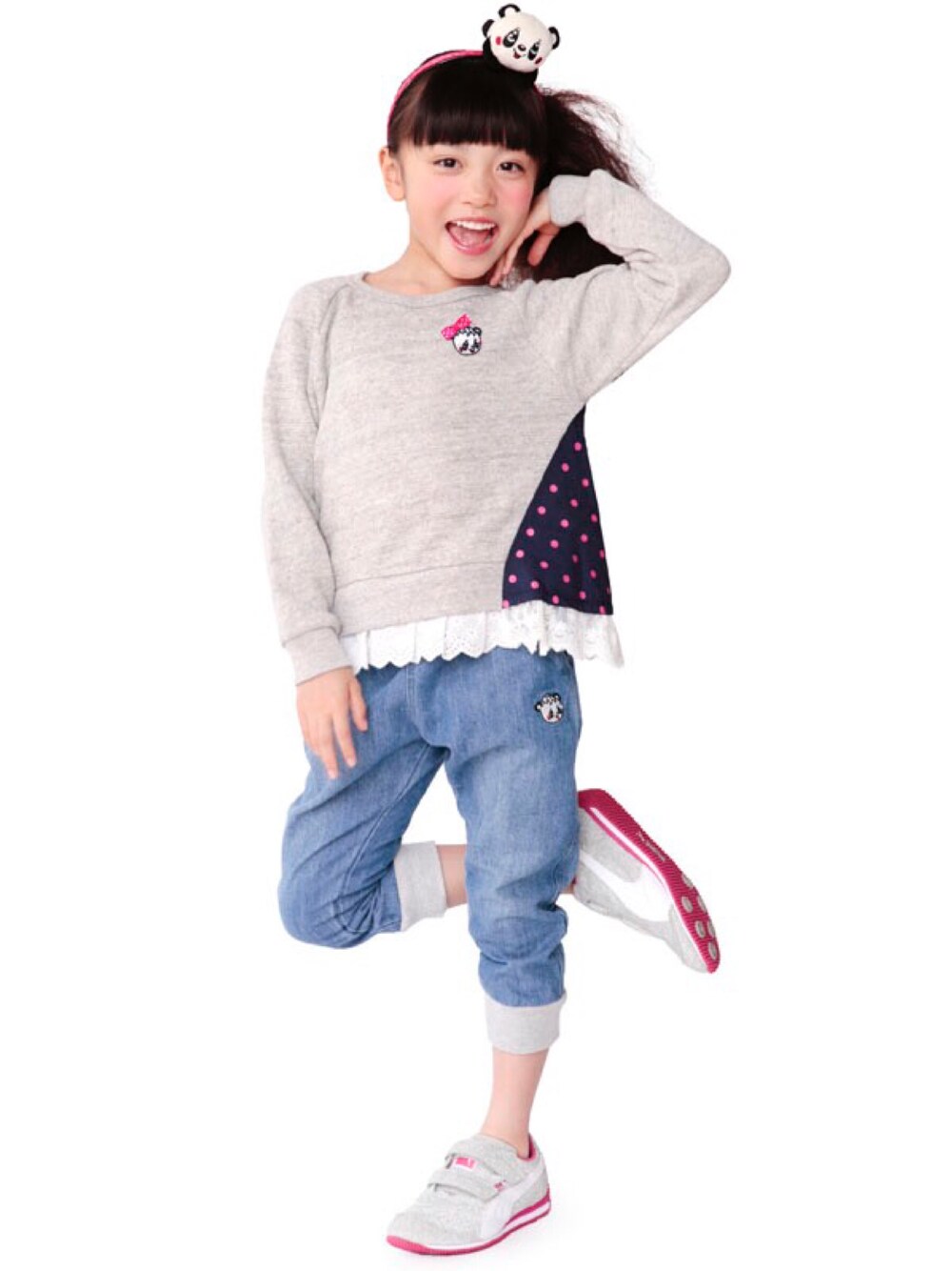 「デニム、カジュアル、シンプル、レース、デニムパンツ、プチプラ、キッズコーデ、プチプラコーデ、女の子、ストーリーズ」｜「STORIESのドットガーリートレーナー（スウェット、グレー系）」を使った、storiesさん（キッズ・110cm）の秋コーディネートの1枚目の写真