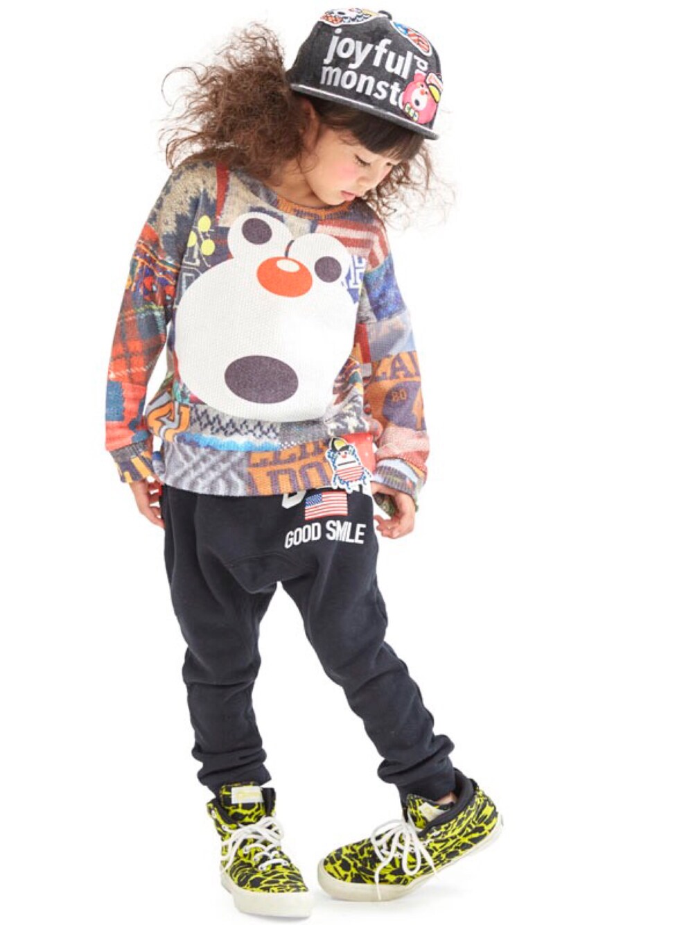 「ニット、カジュアル、子供服、キッズコーデ、女の子、ゆるコーデ、男の子コーデ、JAM 、ジャム、ストーリーズ」｜「JAMのボーッとテンチョーズｃａｐ（キャップ、ホワイト系）」を使った、storiesさん（キッズ・110cm）の秋コーディネートの1枚目の写真