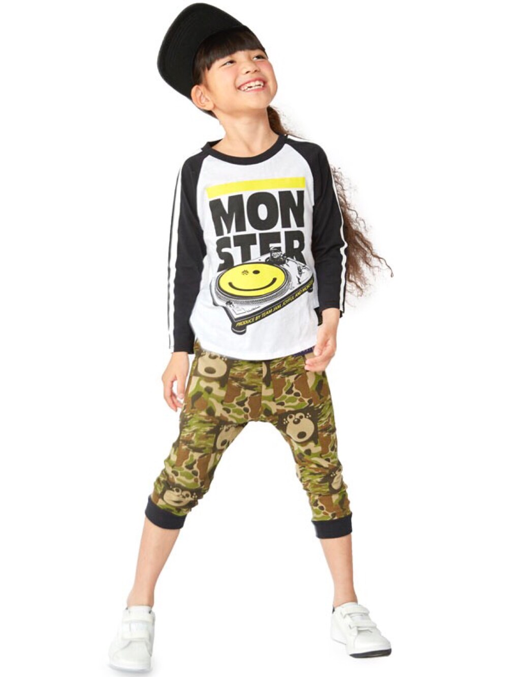 「カジュアル、秋のコーデ、子供服、キッズ、シンプルコーデ、JAM 、キッズファッション、グラスラ、子供カッコイイ、ストーリーズ」｜「JAMのボーッとテンチョーズｃａｐ（キャップ、ホワイト系）」を使った、storiesさん（キッズ・110cm）の秋コーディネートの1枚目の写真