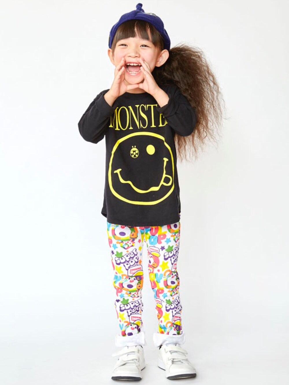 「子供服、キッズコーデ、キッズ、シンプルコーデ、プチプラコーデ、総柄パンツ、子供コーデ、kidsfashion、グラスラ、ストーリーズ」｜「STORIESのワンポイントニットＣＡＰ（ニットキャップ/ビーニー、ブルー系）」を使った、storiesさん（キッズ・110cm）の秋コーディネートの1枚目の写真