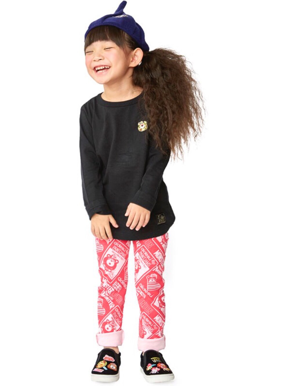 「カジュアル、子供服、キッズコーデ、キッズ、シンプルコーデ、プチプラコーデ、kidsfashion、キッズファッション、ストーリーズ」｜「STORIESのワンポイントニットＣＡＰ（ニットキャップ/ビーニー、ブルー系）」を使った、storiesさん（キッズ・110cm）の秋コーディネートの1枚目の写真