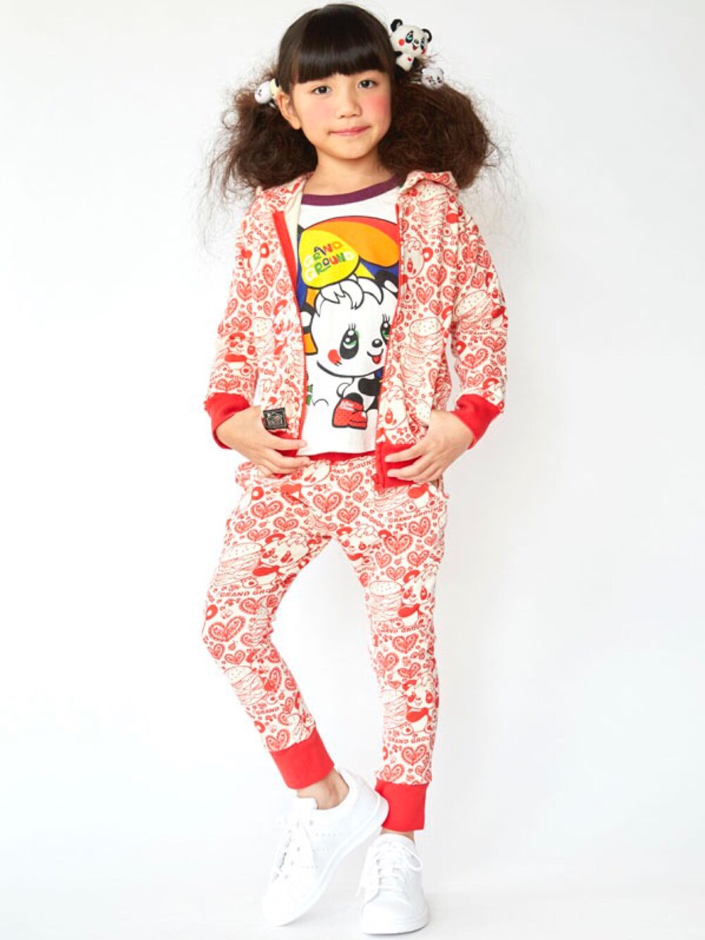 「パンツ、セットアップ、パーカー、kids、総柄、子供服、グラグラ、子供コーデ、キッズファッション、ストーリーズ」｜「STORIESの総柄パーカー（パーカー、その他）」を使った、storiesさん（キッズ・110cm）の秋コーディネートの1枚目の写真