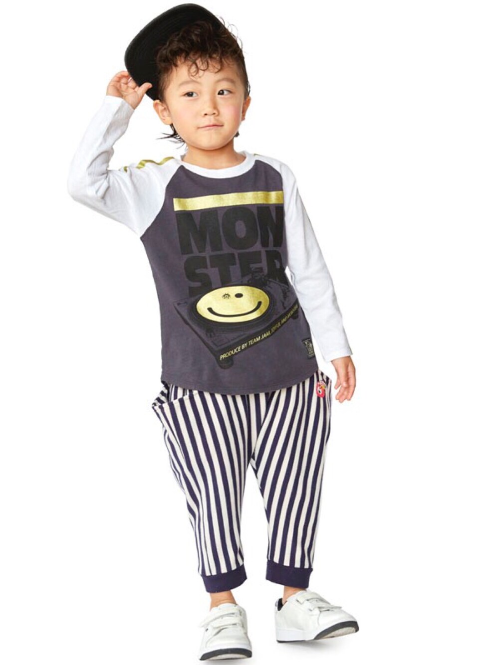 「カジュアル、ストライプ、kids、プチプラ、子供服、キッズコーデ、パンツスタイル、子供コーデ、ストーリーズ」｜「JAMのボーッとテンチョーズｃａｐ（キャップ、ホワイト系）」を使った、storiesさん（キッズ・110cm）の秋コーディネートの1枚目の写真
