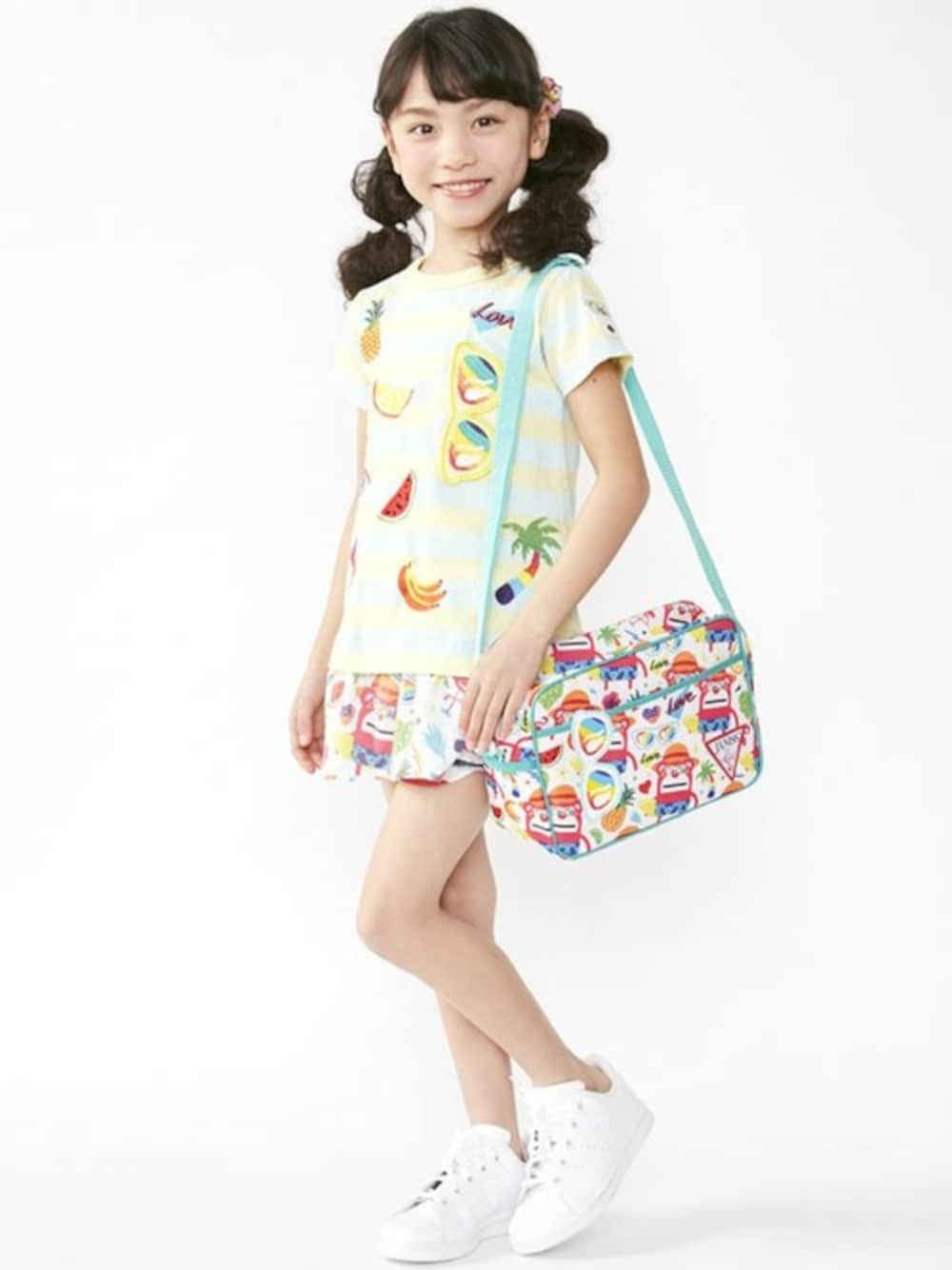 「ワンピース、ショルダーバッグ、kids、キッズコーデ、夏コーデ、JAM 、ホットパンツ、ジャム、stories、ストーリーズ」｜「JAMのトコポケベイベーショルダー（ショルダーバッグ、ホワイト系）」を使った、storiesさん（キッズ・110cm）の冬コーディネートの1枚目の写真