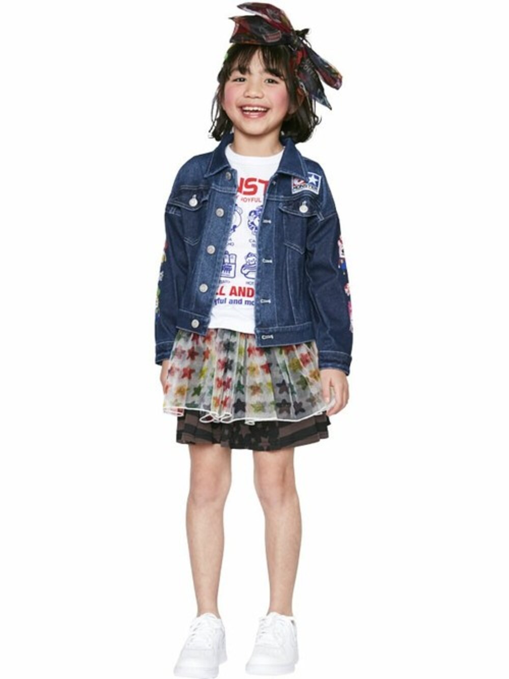 「星柄、kids、リボン、チュールスカート、Gジャン、キッズコーデ、白Tシャツ、JAM 、stories、ストーリーズ」｜「JAMのポケテンＧジャン（デニムジャケット、ブルー系）」を使った、storiesさん（キッズ・110cm）の冬コーディネートの1枚目の写真