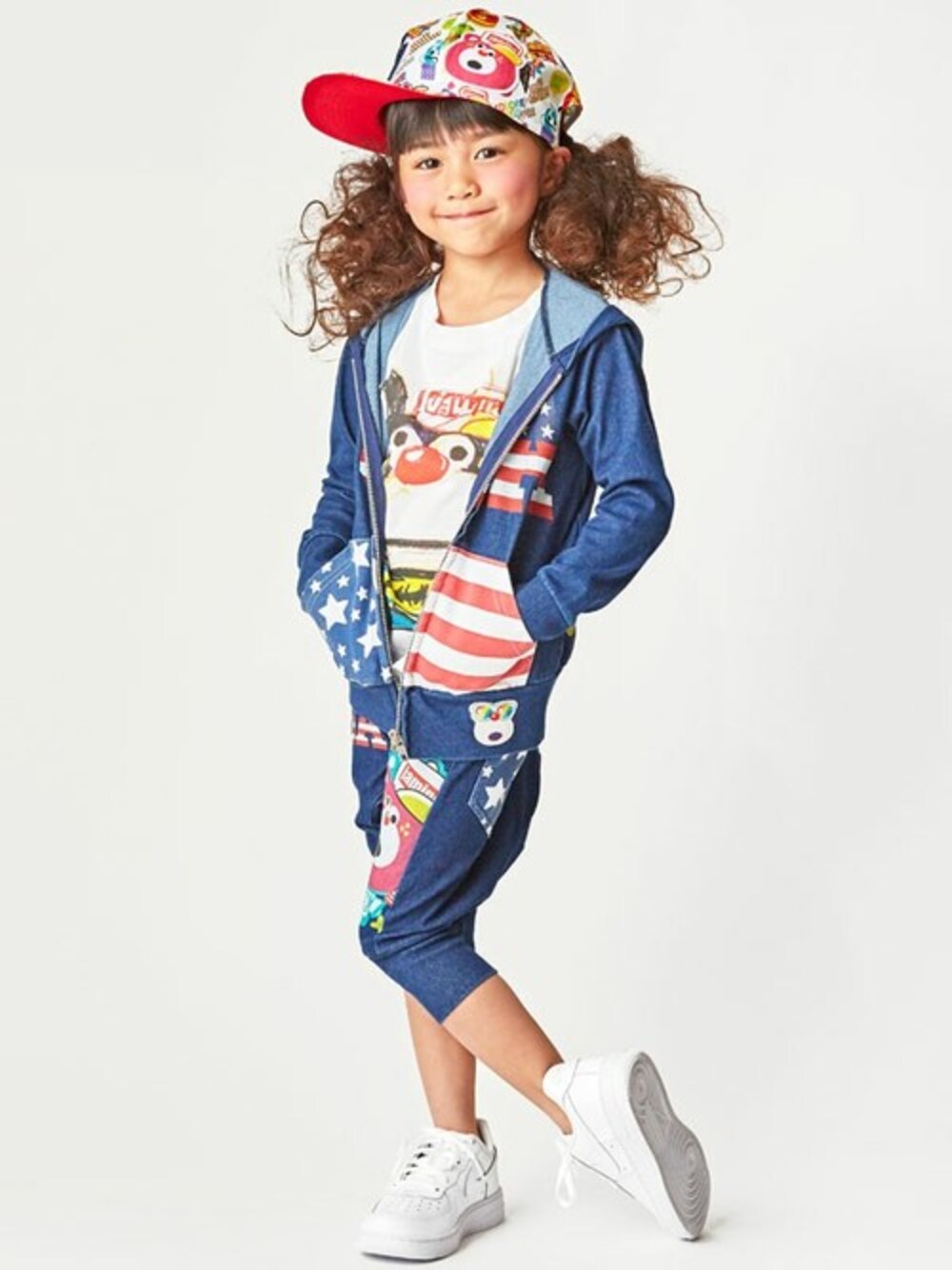 「セットアップ、kids、キッズコーデ、デニム オン デニム、JAM 、キャップ女子、ジャム、stories、ストーリーズ」｜「JAMのスペーストラベルデニムパーカー（パーカー、ブルー系）」を使った、storiesさん（キッズ・110cm）の冬コーディネートの1枚目の写真