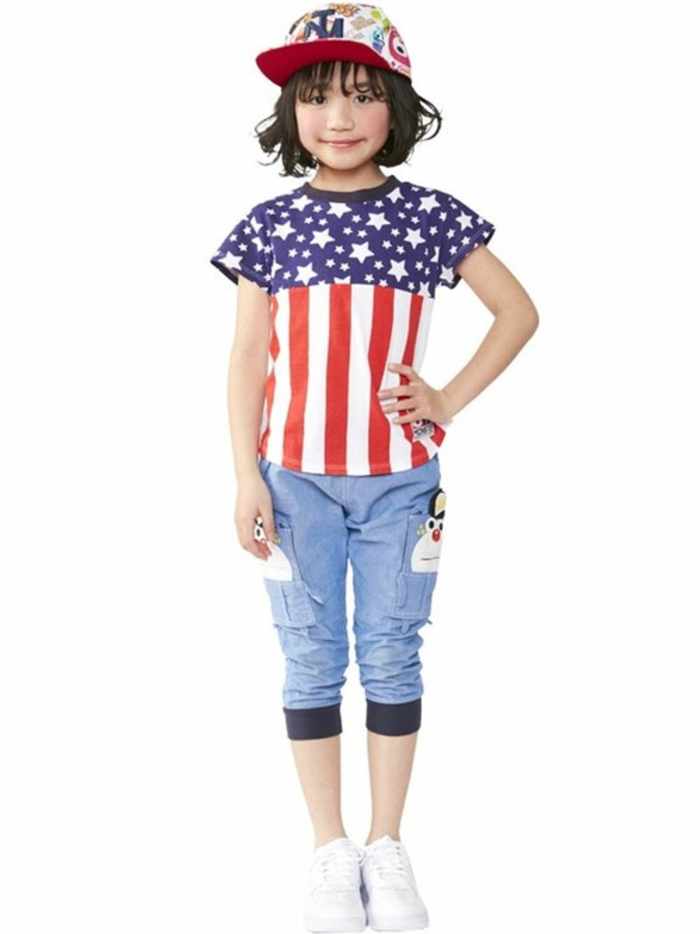 「kids、カーゴパンツ、キッズコーデ、楽チンコーデ、派手、JAM 、キャップ女子、ジャム、stories、ストーリーズ」｜「JAMのボーッとイロイロJAMcap（キャップ、ホワイト系）」を使った、storiesさん（キッズ・110cm）の春コーディネートの1枚目の写真