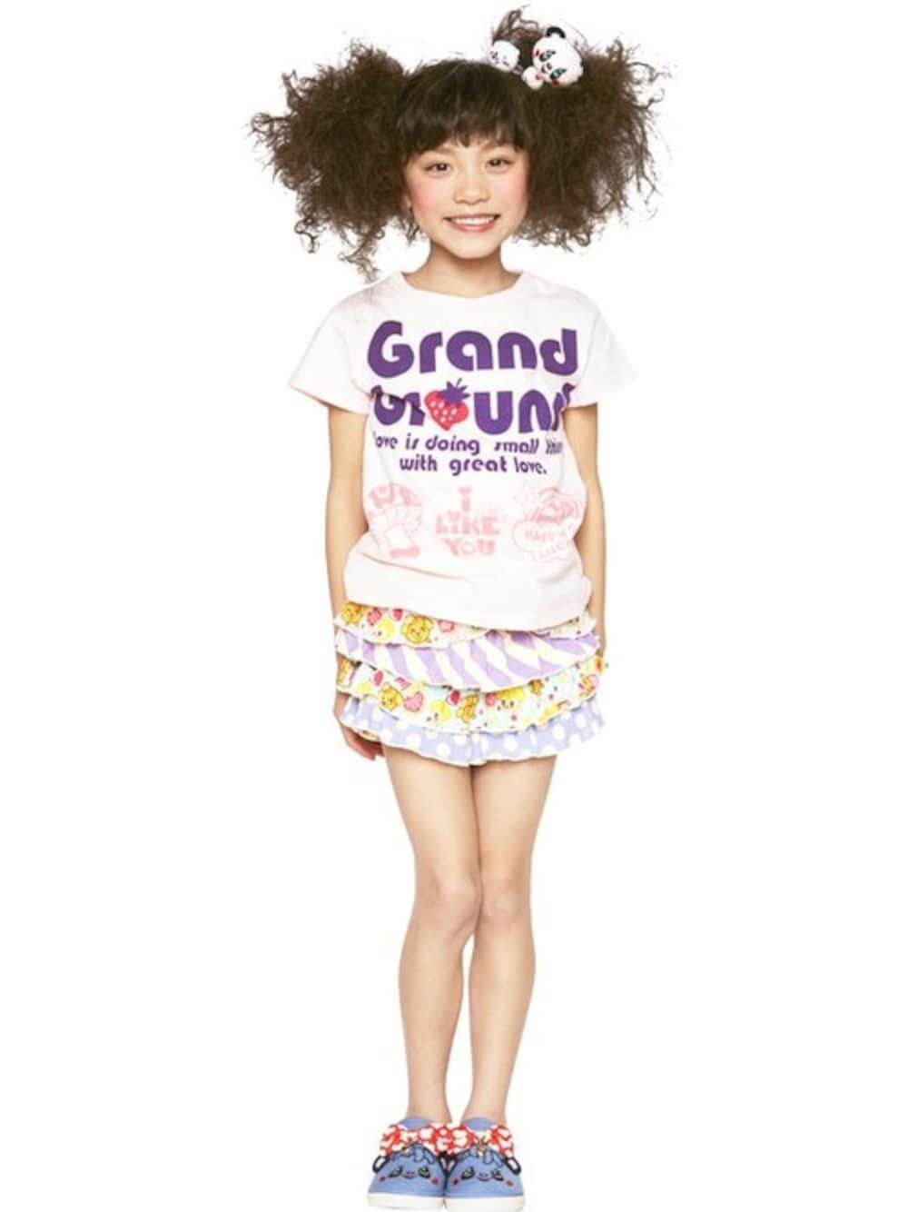 「kids、フリル、スリッポン、キッズコーデ、春夏コーデ、ピンクコーデ、グラグラ、stories、grandground、ストーリーズ」｜「GrandGroundのキノコハッピィ～Tシャツ（Tシャツ/カットソー、ピンク系）」を使った、storiesさん（キッズ・110cm）の春コーディネートの1枚目の写真