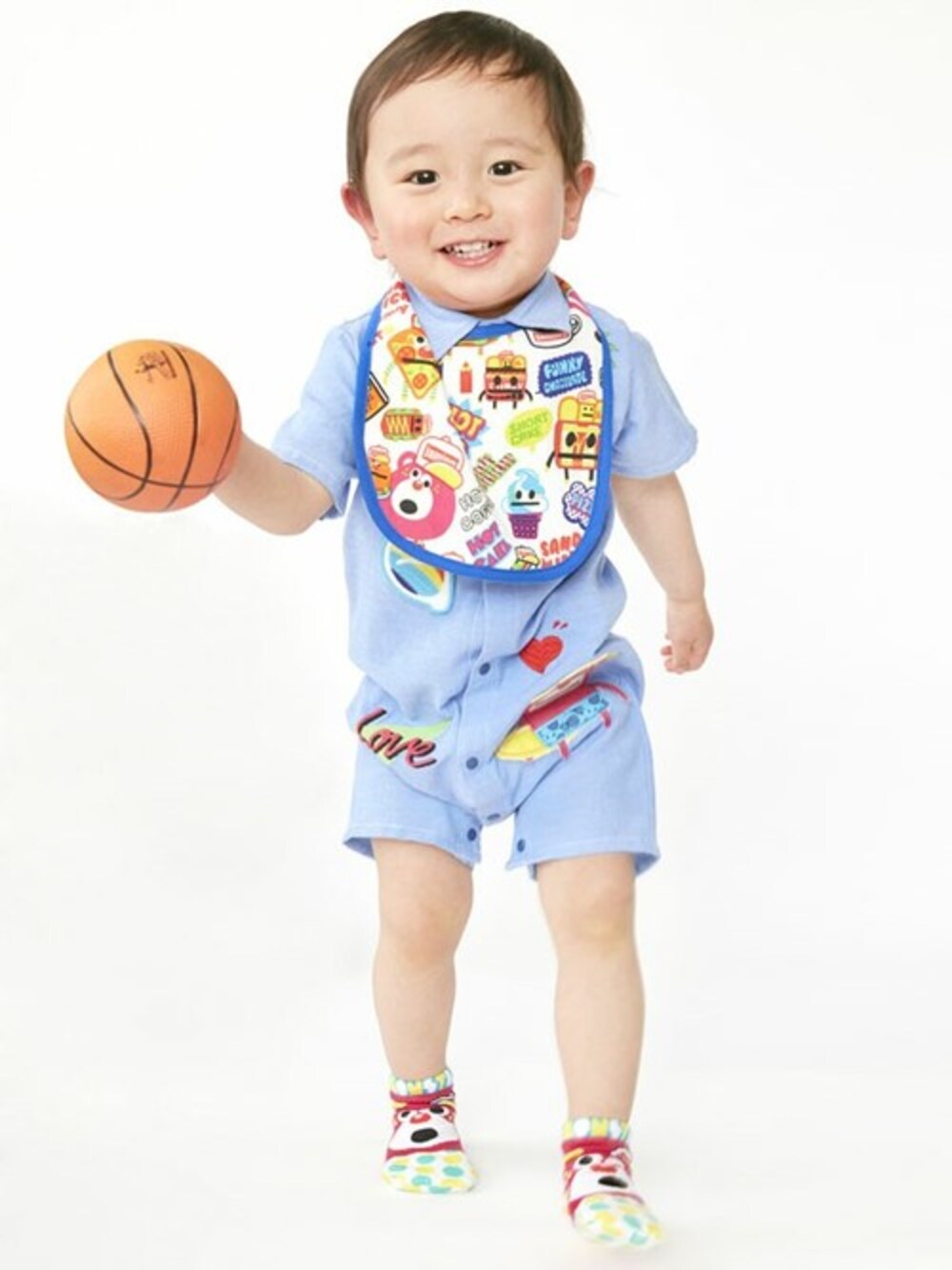 「ロンパース、baby、ベビーソックス、スタイ、ベビーコーデ、JAM 、ジャム、stories、ベビーファッション、ストーリーズ」｜「JAMのJAM BABYスタイ（スタイ/よだれかけ、ホワイト系）」を使った、storiesさん（キッズ・110cm）の春コーディネートの1枚目の写真