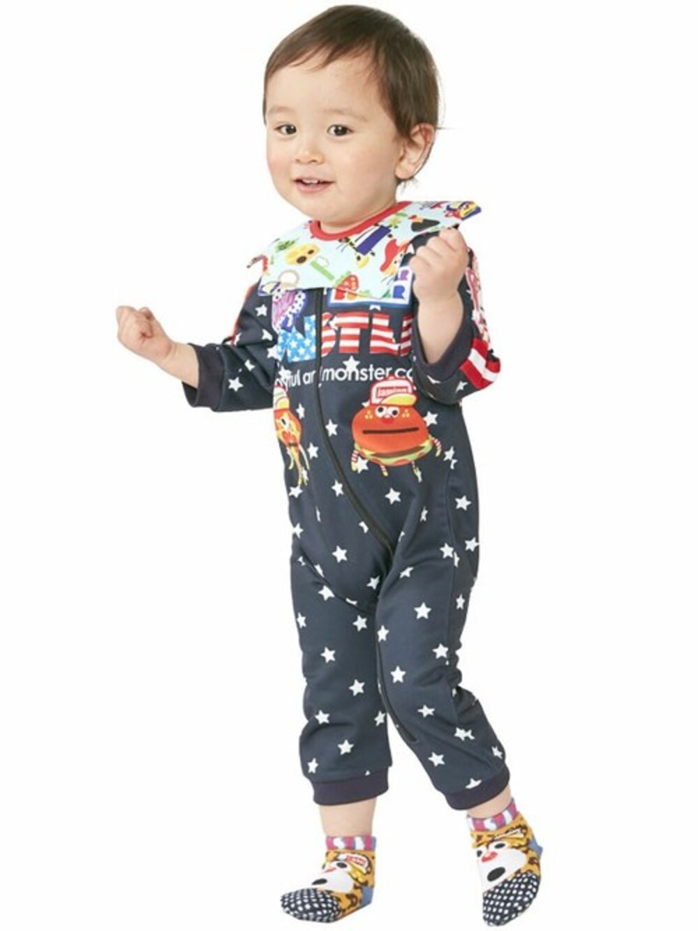 「カバーオール、baby、ベビーソックス、スタイ、ベビーコーデ、JAM 、ジャム、stories、ベビーファッション、ストーリーズ」｜「JAMのJAMケープスタイ（スタイ/よだれかけ、グリーン系）」を使った、storiesさん（キッズ・110cm）の春コーディネートの1枚目の写真