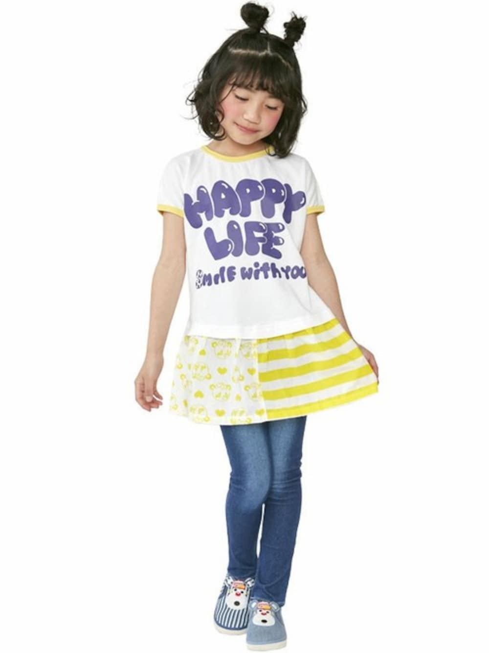 「ワンピース、kids、ガーリー、キッズコーデ、カジュアルダウン、レギパン、イエロー×ブルー、グラグラ、stories、ストーリーズ」｜「STORIESのハッピーライフワンピース（ワンピース、イエロー系）」を使った、storiesさん（キッズ・110cm）の春コーディネートの1枚目の写真