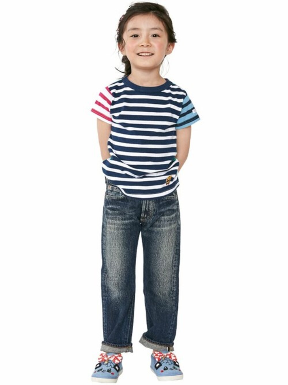 「シンプル、kids、スリッポン、キッズコーデ、カジュアルコーデ、ボーダーTシャツ、グラグラ、stories、grandground、ストーリーズ」｜「STORIESのワンポイントボーダーTシャツ（Tシャツ/カットソー、その他）」を使った、storiesさん（キッズ・110cm）の夏コーディネートの1枚目の写真