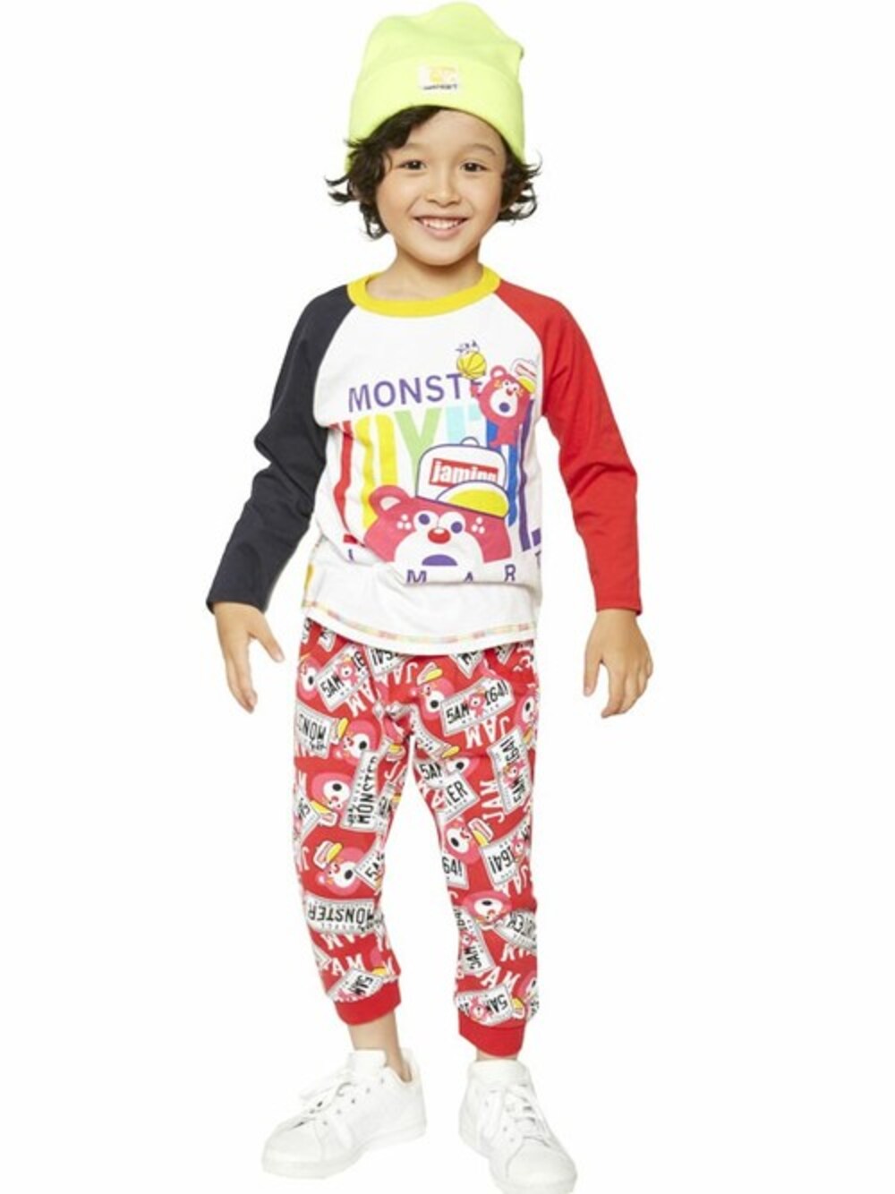 「スウェットパンツ、ニット帽、ストリート、kids、キッズコーデ、ラグランTシャツ、派手、JAM 、stories、ストーリーズ」｜「JAMのジョイフル＆レインボーロングTシャツ（Tシャツ/カットソー、その他）」を使った、storiesさん（キッズ・110cm）の夏コーディネートの1枚目の写真