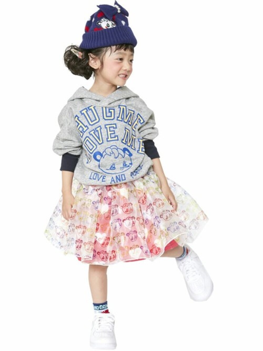 「ニット帽、kids、リボン、キッズコーデ、グレーのパーカー、ガーリーmix、ふわふわスカート、stories、grandground、ストーリーズ」｜「GrandGroundのハッピィ～ガーリースカート（スカート、ピンク系）」を使った、storiesさん（キッズ・110cm）の夏コーディネートの1枚目の写真