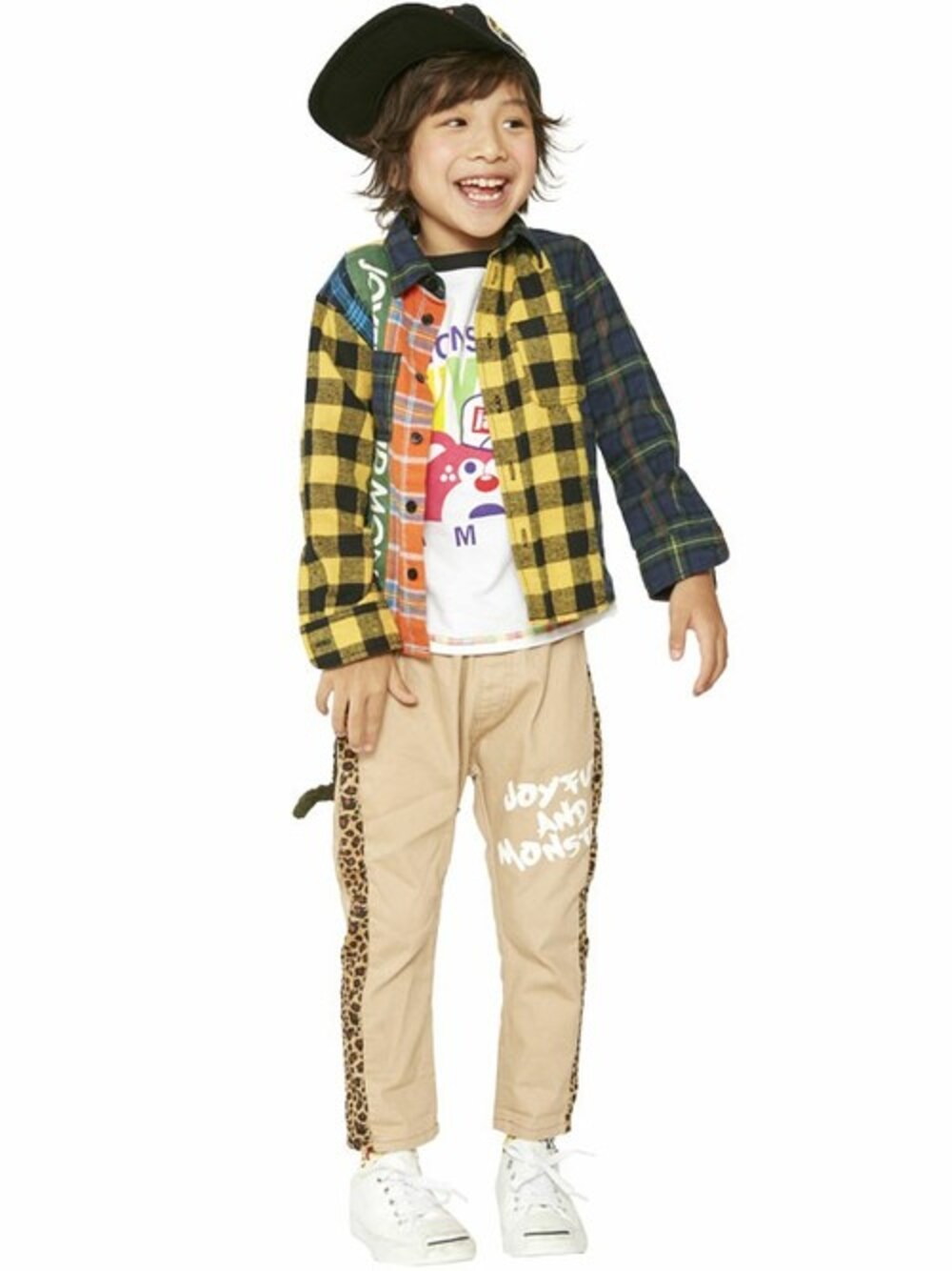 「チェックシャツ、kids、キッズコーデ、ベージュパンツ、ラグランTシャツ、ロゴキャップ、JAM 、ラインパンツ、stories、ストーリーズ」｜「JAMのJAMのクレイジーチェックシャツ（シャツ/ブラウス、イエロー系）」を使った、storiesさん（キッズ・110cm）の夏コーディネートの1枚目の写真