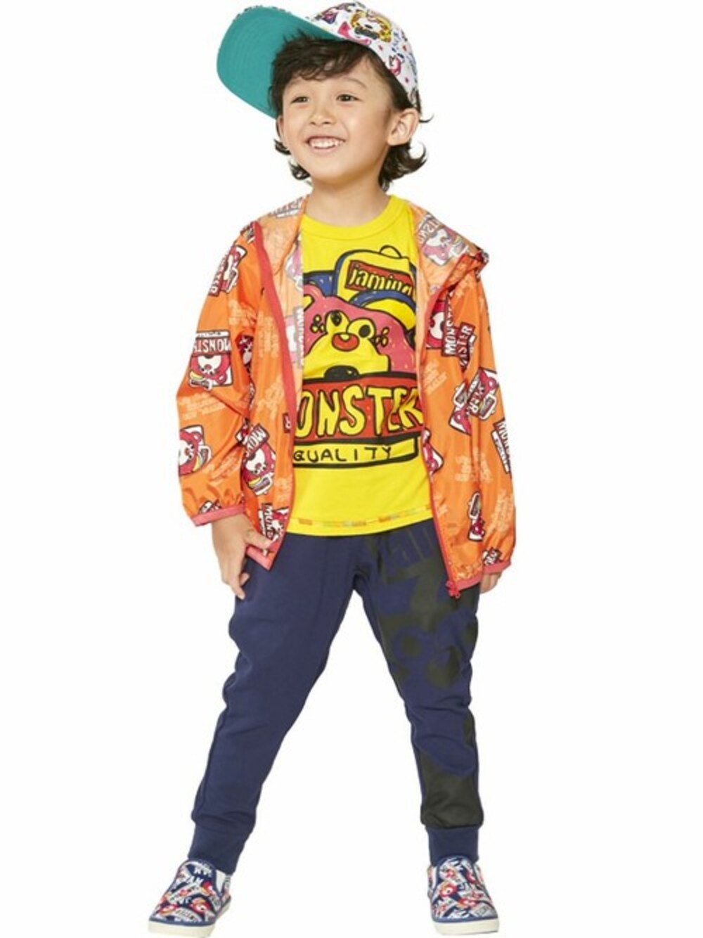 「スウェットパンツ、パーカー、kids、オレンジ、キッズコーデ、イエロー×ブルー、シャカシャカ、JAM 、stories、ストーリーズ」｜「JAMのJAMのシャカシャカパーカー（パーカー、オレンジ系）」を使った、storiesさん（キッズ・110cm）の夏コーディネートの1枚目の写真