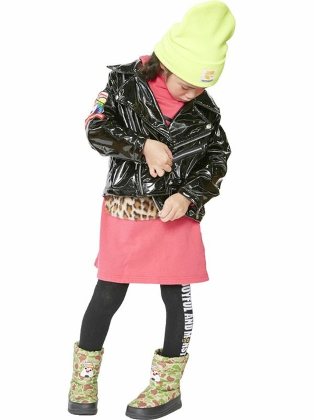 「ライダース、ロック、kids、レギンス、キッズコーデ、スノーブーツ、ピンクワンピ、JAM 、stories、ストーリーズ」｜「JAMのクマテンウィンターブーツ（ブーツ、その他）」を使った、storiesさん（キッズ・110cm）の秋コーディネートの1枚目の写真