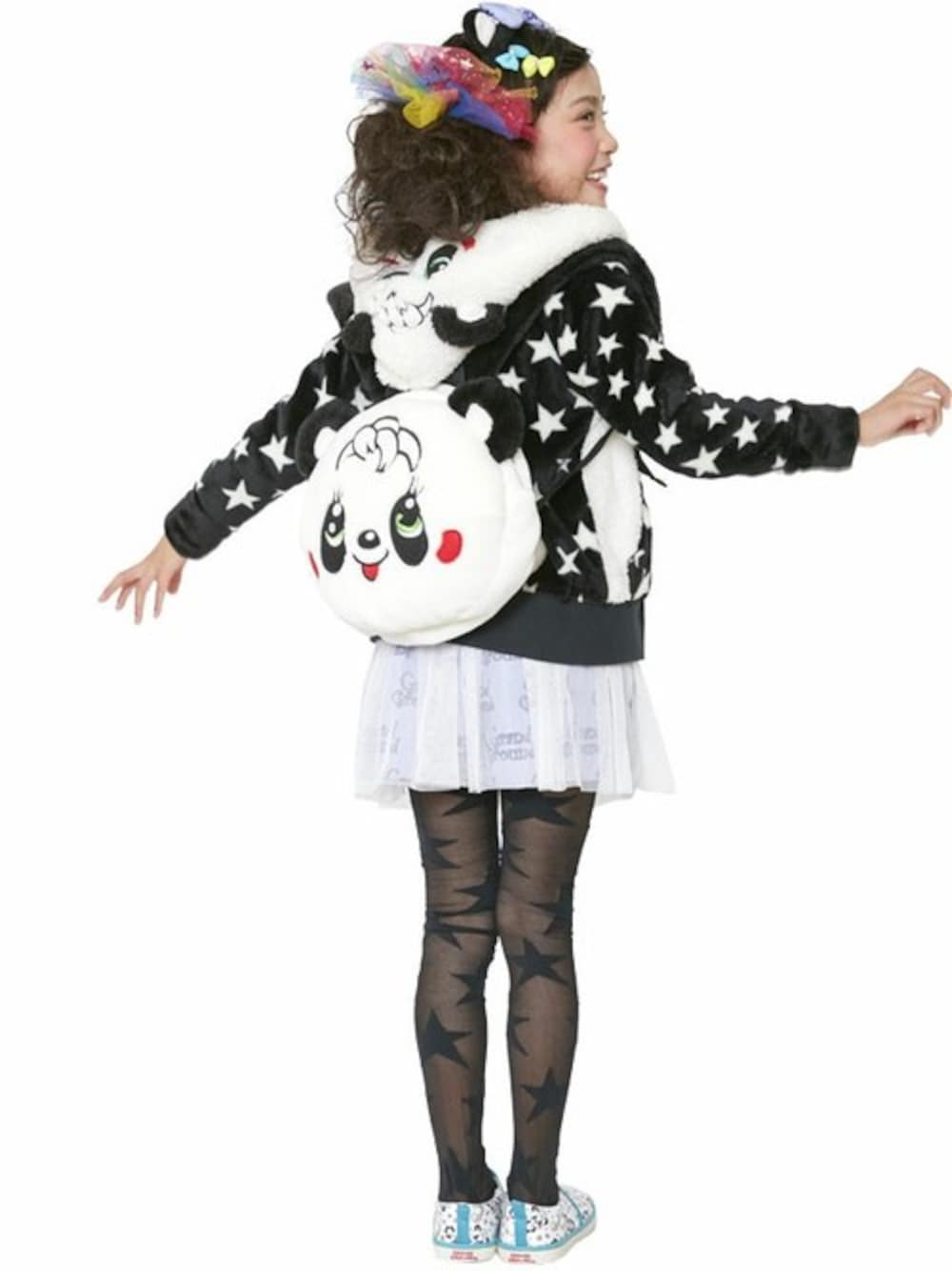 「パーカー、kids、パンダ、キッズコーデ、可愛い、グラグラ、なりきり、セットアイテム、stories、ストーリーズ」｜「GrandGroundのらくがきハッピィ～スリッポン（スリッポン、ホワイト系）」を使った、storiesさん（キッズ・110cm）の秋コーディネートの1枚目の写真