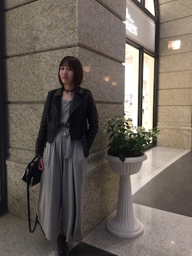 「MURUA（ムルーア）のアイテム（オールインワン・サロペット）」を使った、Carol Wangさん（レディース・163cm）の秋コーディネート