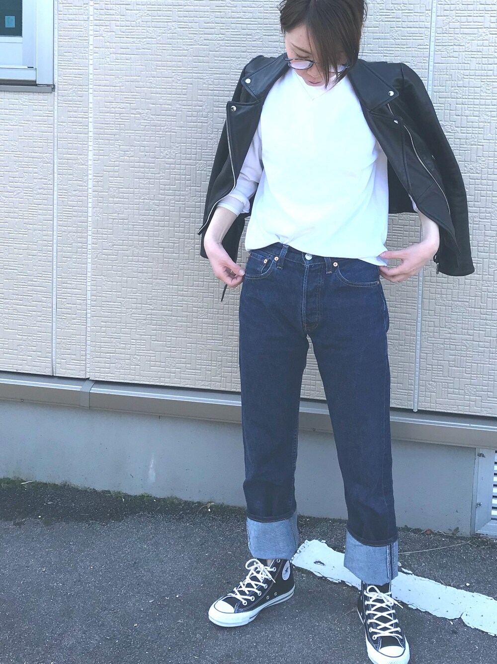 「シンプルコーデ、ライダース、セントジェームス、リーバイス、コンバース」｜「Levi'sのアイテム（パンツ、ブルー系）」を使った、u.さん（レディース・158cm）の春コーディネートの1枚目の写真