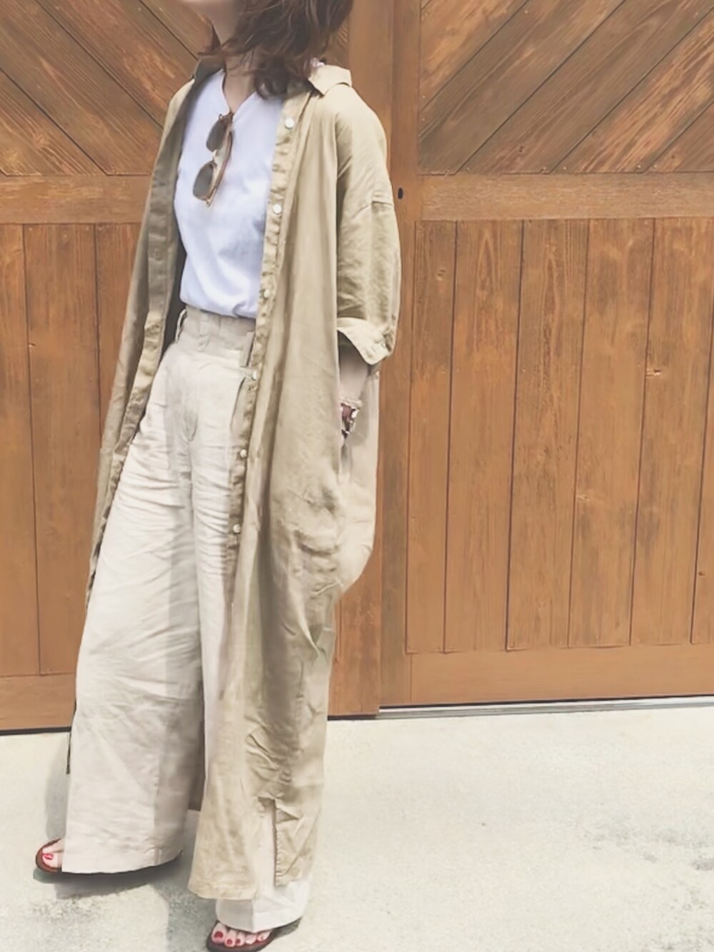 「休日コーデ、ワントーンコーデ、リネン、ナチュラル」｜「URBAN RESEARCH DOORSのリネンロングシャツワンピース（シャツワンピース、ベージュ系）」を使った、u.さん（レディース・158cm）の夏コーディネートの1枚目の写真