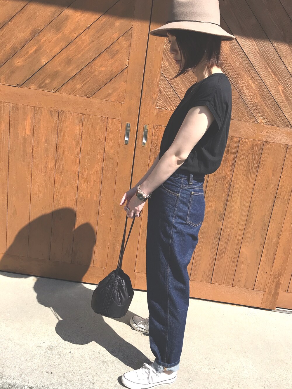 「カジュアルコーデ、シンプル、おしゃれさんと繋がりたい、メンズライク」｜「JANESMITHの【JANE SMITH】巾着ミニバッグ 9WBG-941L（ハンドバッグ、ブラック系）」を使った、u.さん（レディース・158cm）の秋コーディネートの1枚目の写真