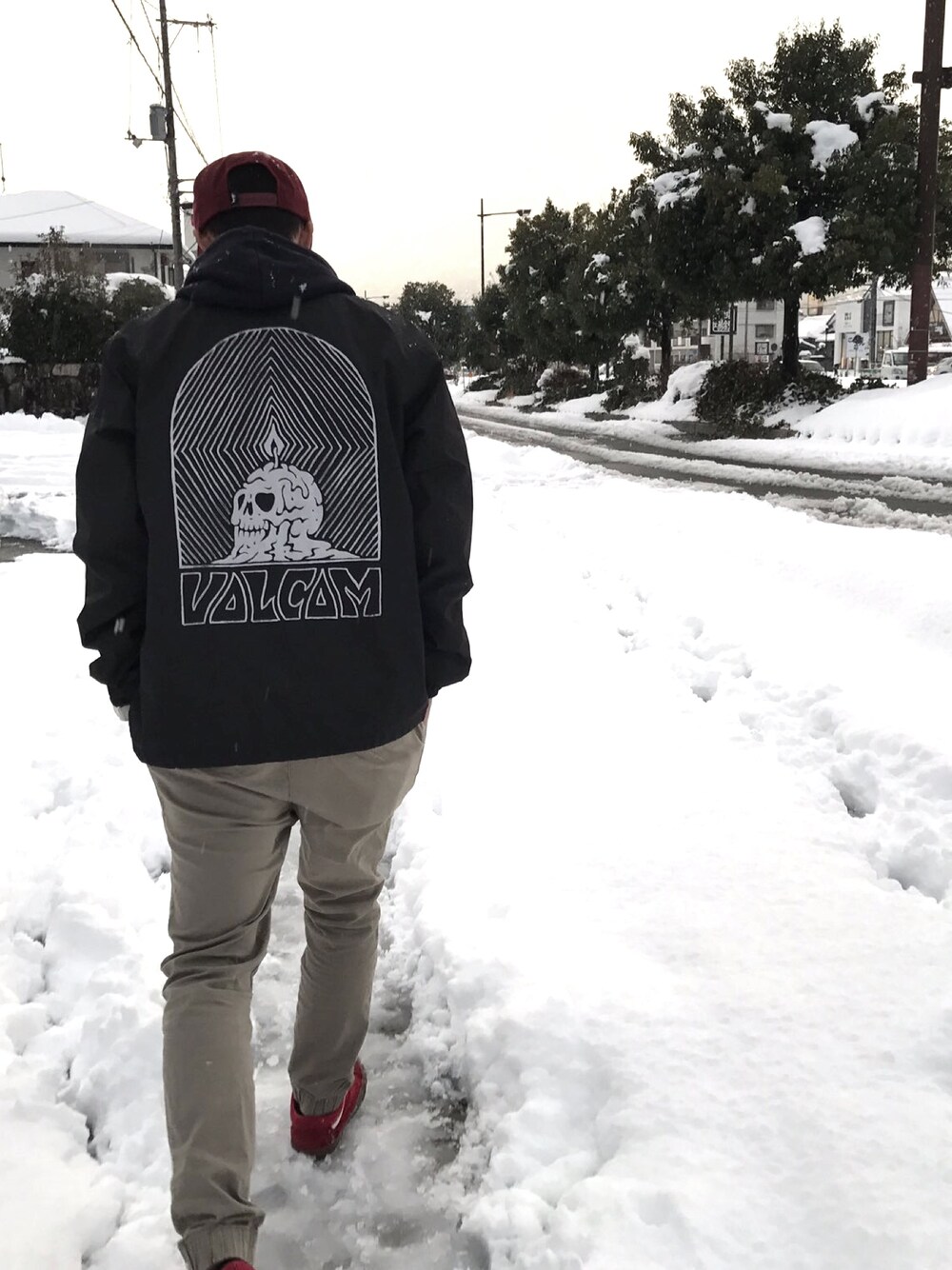 「ストリート服が好き、VANS、VOLCOM、冬」｜「VOLCOMのアイテム（ナイロンジャケット、ブラック系）」を使った、ゆーやさん（メンズ・170cm）の秋コーディネートの1枚目の写真