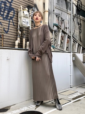 プリーツマキシワンピースを使った人気ファッションコーディネート Wear