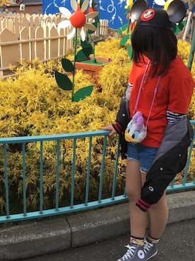 「ディズニーランド」｜「アイテム（スタジャン）」を使った、moekaさん（レディース・155cm）の春コーディネート