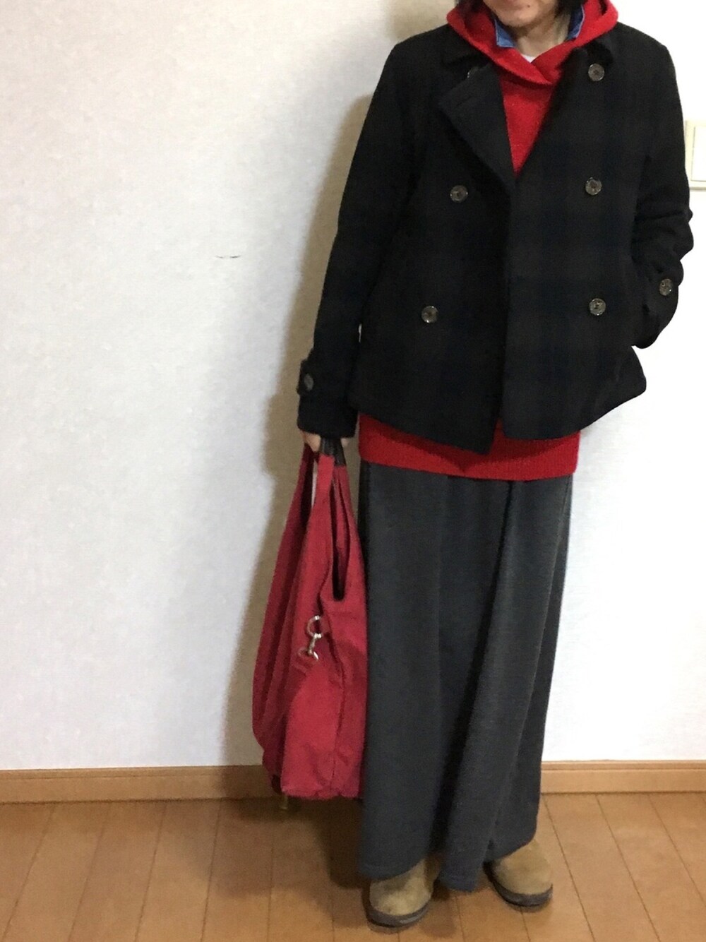 「出勤コーデ、あったかコーデ、赤好き」｜「USEDのアイテム（ピーコート、ブラック系）」を使った、cheeさん（レディース・163cm）の冬コーディネートの1枚目の写真