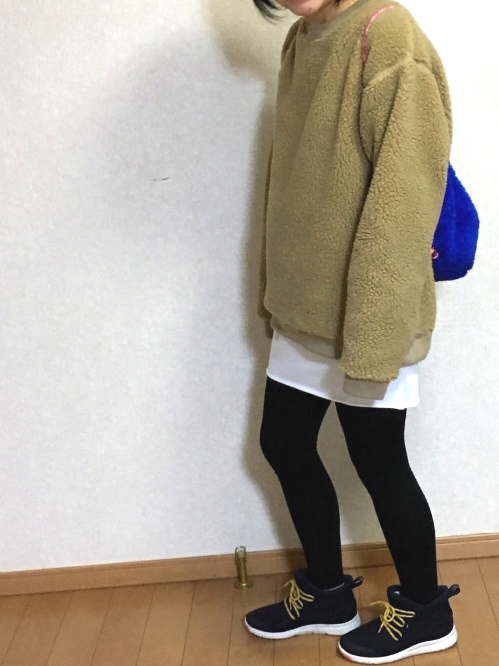 「モコモコ素材、メンズライク」｜「FREAK'S STOREのTHREMOLITE BOA FLEECE CREW NECK/サーモライト　ボアフリース クルーネック（スウェット、ベージュ系）」を使った、cheeさん（レディース・163cm）の冬コーディネートの1枚目の写真