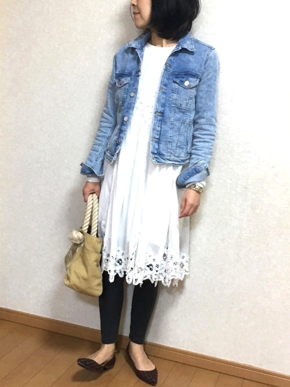 「春、今日のコーデ、ワンピース、ナチュラル、Gジャン、バテンレース」｜「URBAN RESEARCH ROSSO WOMENのキャミソールワンピース（ワンピース、ホワイト系）」を使った、cheeさん（レディース・163cm）の春コーディネートの1枚目の写真