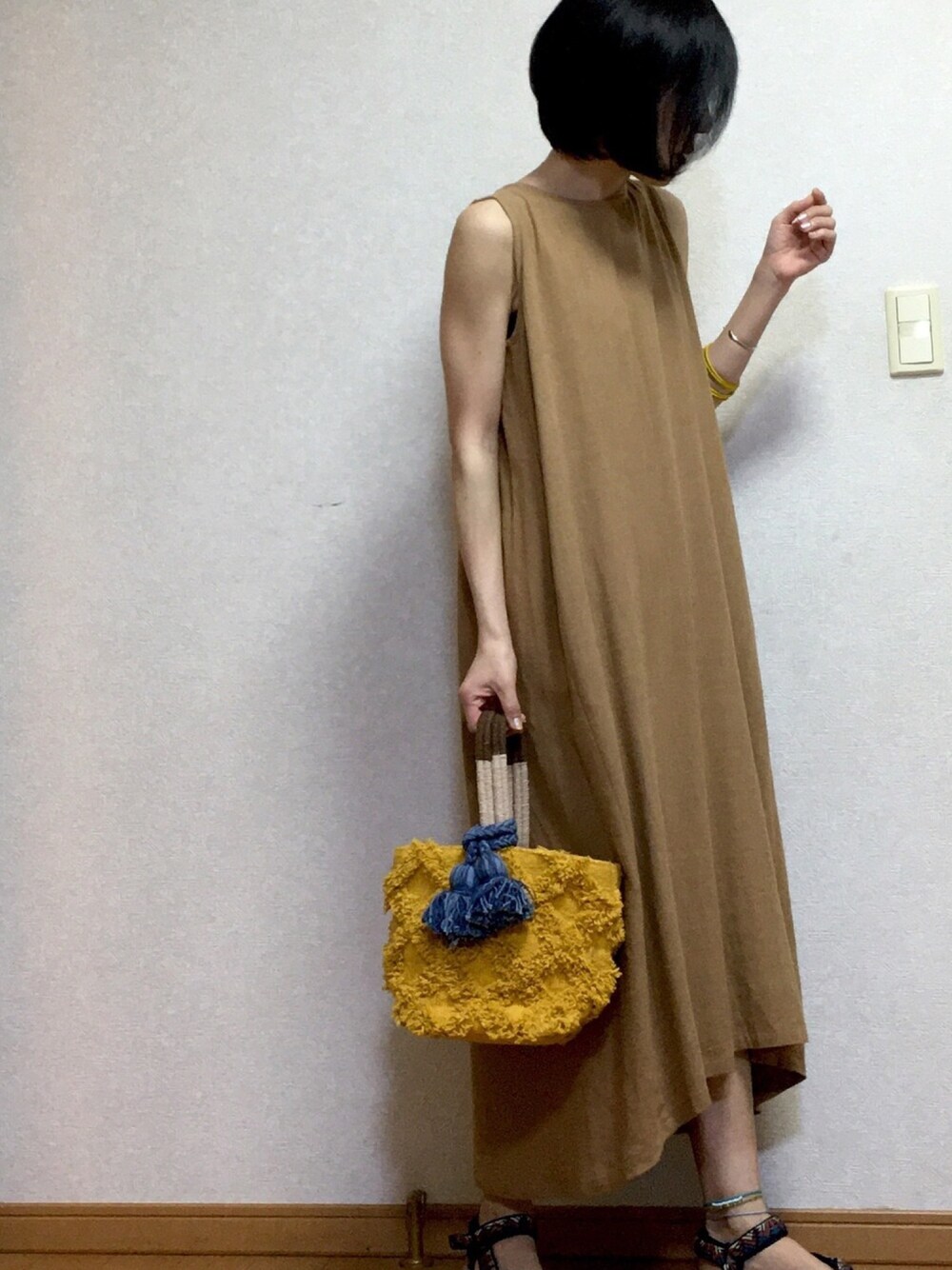 「ロングワンピース、大人カジュアル」｜「FREAK'S STOREの【WEB限定】リネンノースリーブ Aラインワンピース（ワンピース、ベージュ系）」を使った、cheeさん（レディース・163cm）の春コーディネートの1枚目の写真