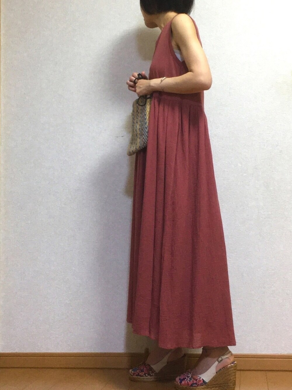 「くすみピンク、ワンピース、オトナカジュアル、シンプルコーデ、夏ワンピース」｜「B:MING by BEAMSのB:MING by BEAMS / トンプキンノースリーブワンピース 20SS（ワンピース、ピンク系）」を使った、cheeさん（レディース・163cm）の夏コーディネートの1枚目の写真