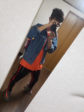 「TOMMY HILFIGER（トミーヒルフィガー）のアイテム（デニムジャケット）」を使った、ShiNNeさん（メンズ・188cm）の秋コーディネート